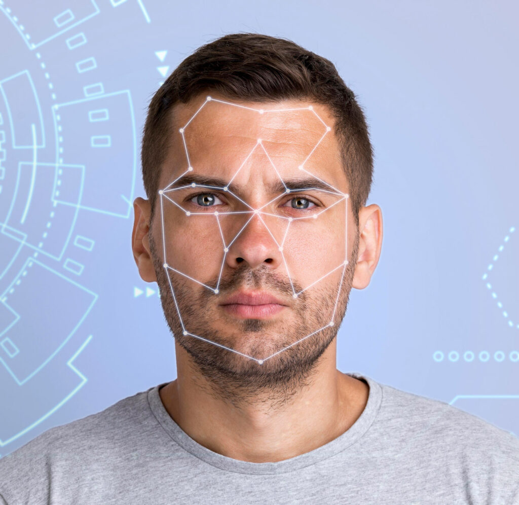 Imagem mostra o rosto de um homem com pontos de reconhecimento facial em sua face. O reconhecimento facial está presente nos softwares do BMA Acesso, para liberar acessos, e no BMA Ponto, para registro de ponto. BMA Ponto e BMA Acesso são softwares da BMA Sistemas para os desafios diários de quem gerencia e cuida da segurança e bem estar das pessoas.